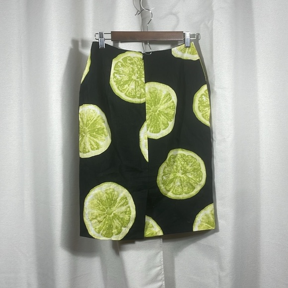 Black linen skirt with lime slices embellished with iridescent sequence midi - Picture 3 of 4